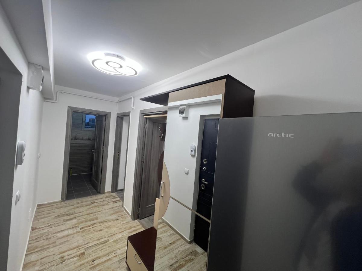 Lovely Flat With Bathtub 5 Mins From Center Craiova Extérieur photo